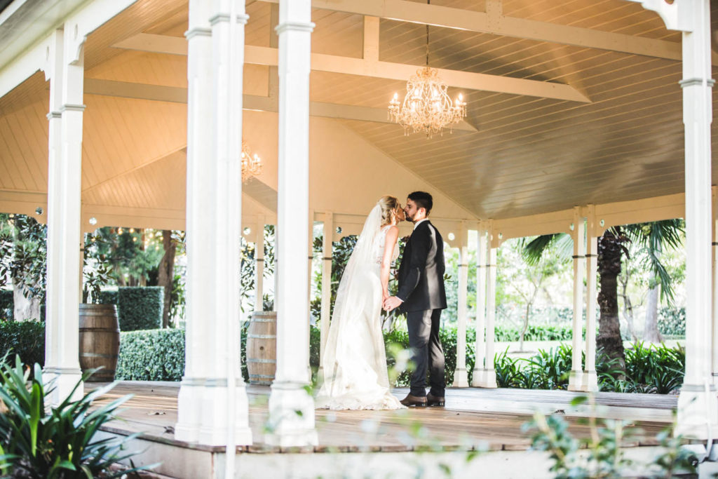 bride and groom kiss at gabbinbar homestead toowoomba