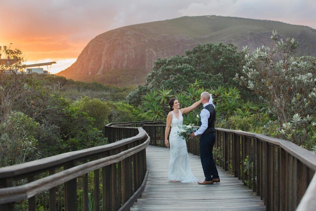 photo of wedding couple with mount coolum sunshine coast