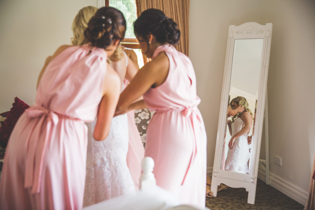 photograph bridal preparations at flaxton gardens