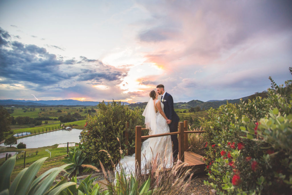photograph of bridal party at sunset at glengariff estate brisbane hinterland daybor